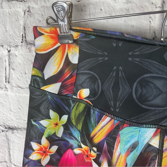 CALIA Carrie Underwood Colorful Tropical Floral Cropped High Rise Leggings M - Picture 7 of 13